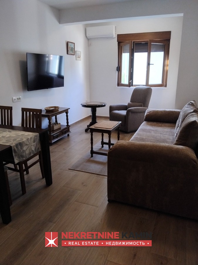 Izdaje se jednosoban stan 40m2 ispod manastira Maine, Budva